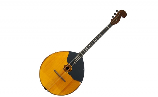 Народный музыкальный инструмент – домра